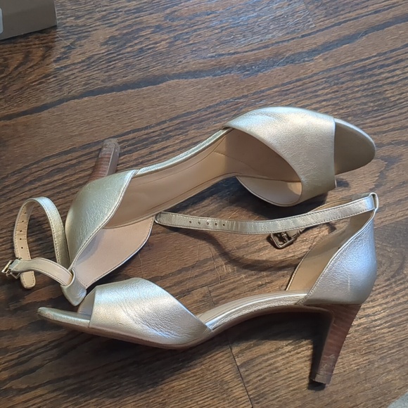 Clarks Laureti Grace Champagne Heels - Picture 2 of 8